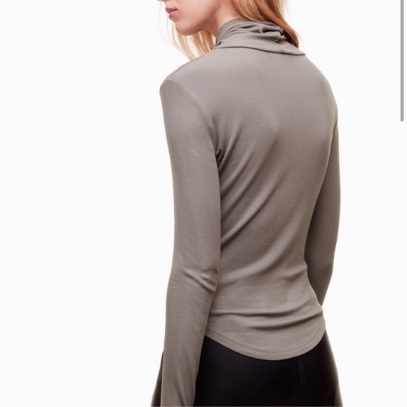 aritzia turtleneck - Picture 3 of 5